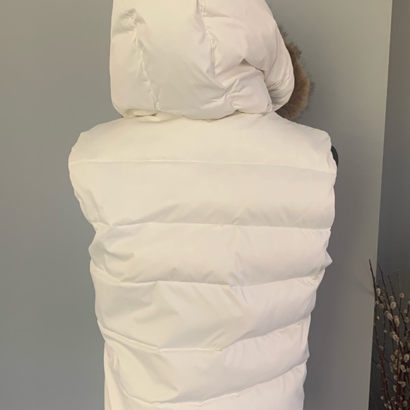 Gap cropped puffer vest - Picture 3 of 7